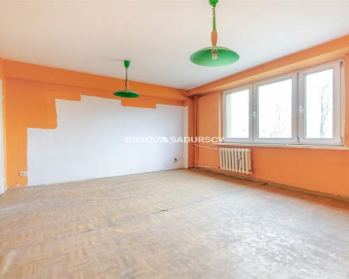 3 pok, 2 łazienki, balkon, 1 piętro, możliwy garaż