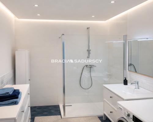 Świetna komunikacja, ulica Wizjonerów.