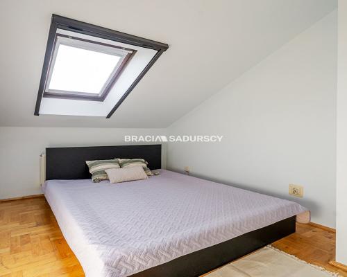 Sprzedam klimatyczne, poddaszowe mieszkanie/Ruczaj