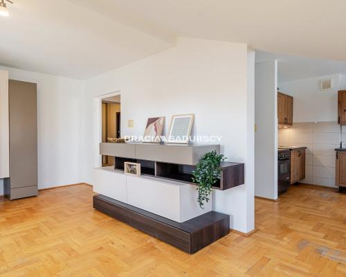 Sprzedam klimatyczne, poddaszowe mieszkanie/Ruczaj