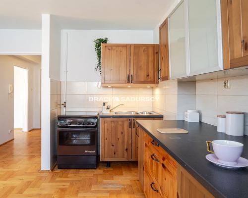 Sprzedam klimatyczne, poddaszowe mieszkanie/Ruczaj