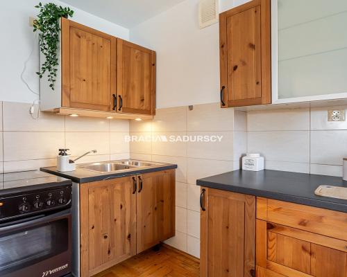 Sprzedam klimatyczne, poddaszowe mieszkanie/Ruczaj