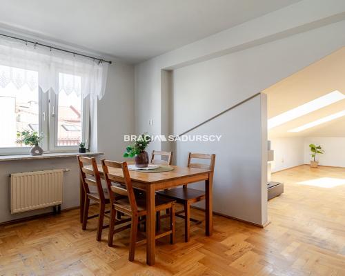 Sprzedam klimatyczne, poddaszowe mieszkanie/Ruczaj