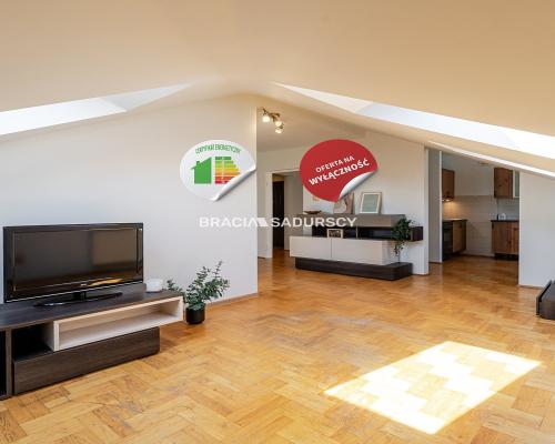 Sprzedam klimatyczne, poddaszowe mieszkanie/Ruczaj