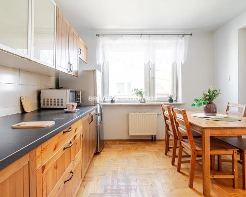 Sprzedam klimatyczne, poddaszowe mieszkanie/Ruczaj