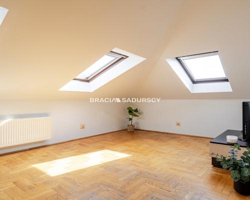 Sprzedam klimatyczne, poddaszowe mieszkanie/Ruczaj