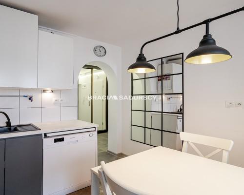 2 pok z osobną kuchnią i balkonem ul. Lipska