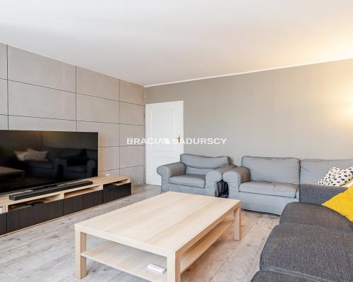 2 pok z osobną kuchnią i balkonem ul. Lipska