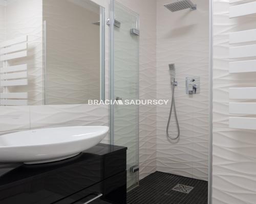 Sprzedam 2-pok/garaż/kom.lok/Górka Narodowa 42,8m2