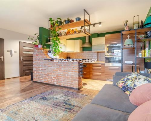 KLIMATYCZNE, ZADBANE 2-POKOJOWE Z BALKONEM