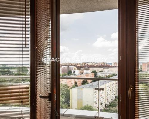 Atrakcyjny Apartament w Krakowie             KROWODRZA  GÓRKA- panorama/balkon-taras 22 m2   Oferujemy na sprzedaż bardzo at
