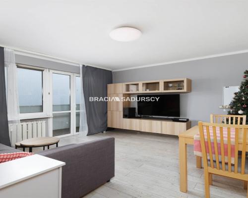 3 pokoje, balkon, piwnica | Osiedle Piastów