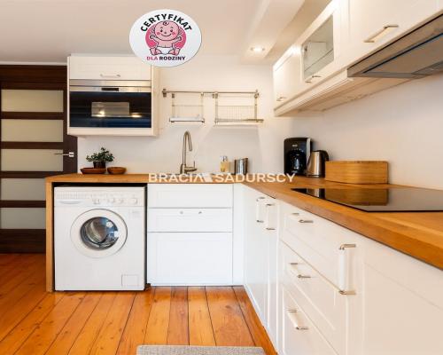 4 pokoje +2 pokoje + garaż