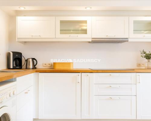 4 pokoje +2 pokoje + garaż