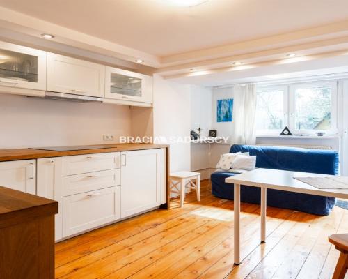 4 pokoje +2 pokoje + garaż