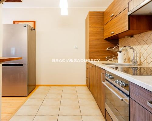 Przestronne mieszkanie / garaż / las / szkoła