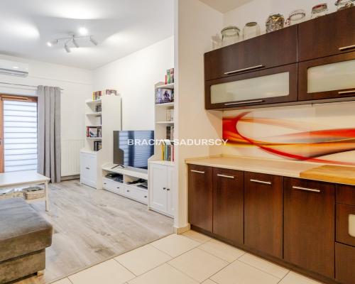 Przestronne i dobrze doświetlone / klimatyzacja