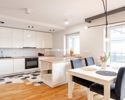 3 pokoje z miejscem postojowym na Ruczaju