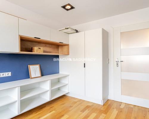 3 pokoje z miejscem postojowym na Ruczaju