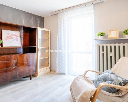 2pok., osoba kuchnia os. Podwawelskie ul. Słomiana