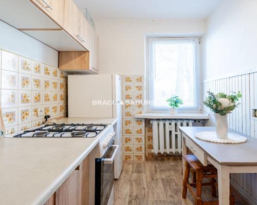 2pok., osoba kuchnia os. Podwawelskie ul. Słomiana