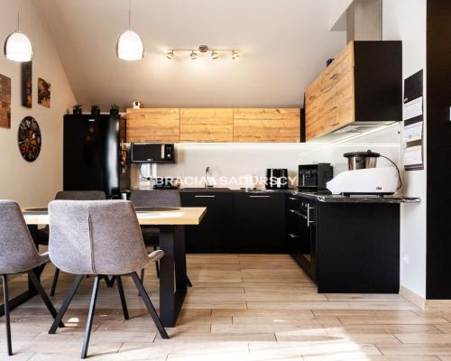 83m2+238m2 ogródek+dwa m. postojowe