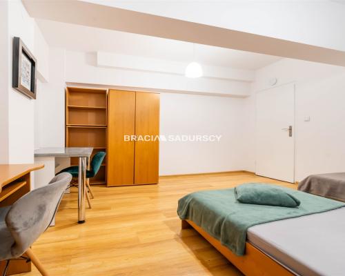 Lokal mieszkalno-usługowy w centrum.