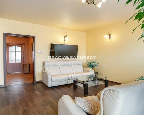 Zapraszam na prezentację 2-pokojowego mieszkania o pow. 52,88 m² na Osiedlu Kolorowym w Nowej Hucie.     To naprawdę wyj