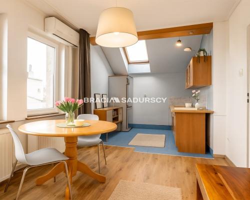 27m2 z piwnicą, klimatyzacją i widokiem na Kopiec