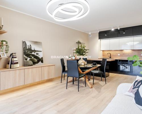 Wygodny nowoczesny apartament w centrum.