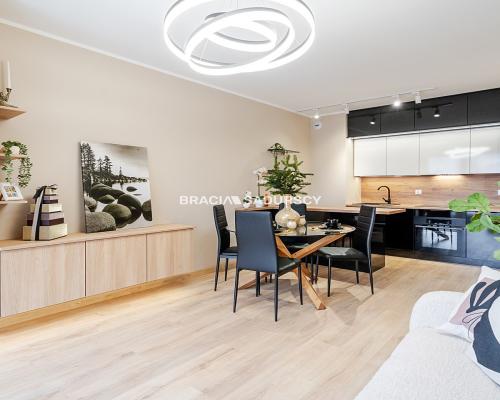 Wygodny nowoczesny apartament w centrum.