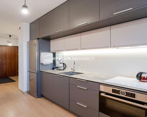 Duże mieszkanie z dwoma balkonami i parkingiem