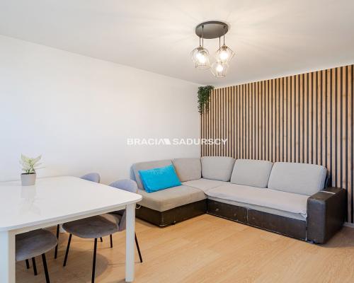 Duże mieszkanie z dwoma balkonami i parkingiem