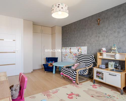 Duże mieszkanie z dwoma balkonami i parkingiem