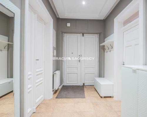 Duże mieszkanie w kamienicy w centrum, po remoncie