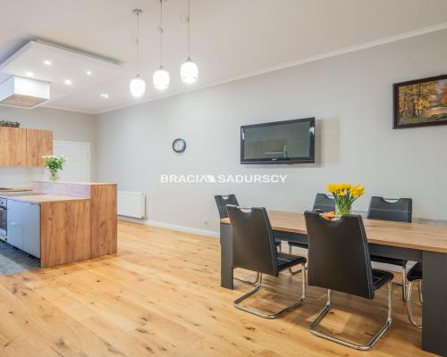 Duże mieszkanie w kamienicy w centrum, po remoncie