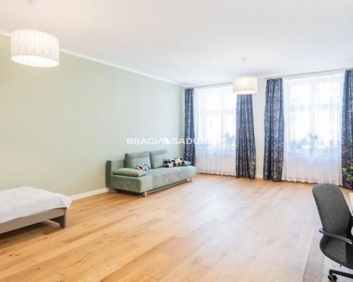 Duże mieszkanie w kamienicy w centrum, po remoncie