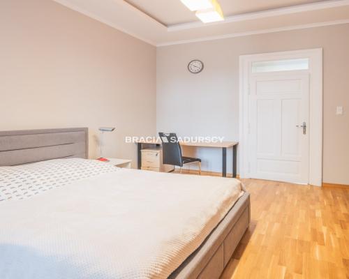 Duże mieszkanie w kamienicy w centrum, po remoncie