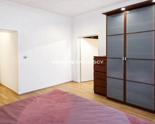 Jasne ustawne mieszkanie w centrum Krakowa.