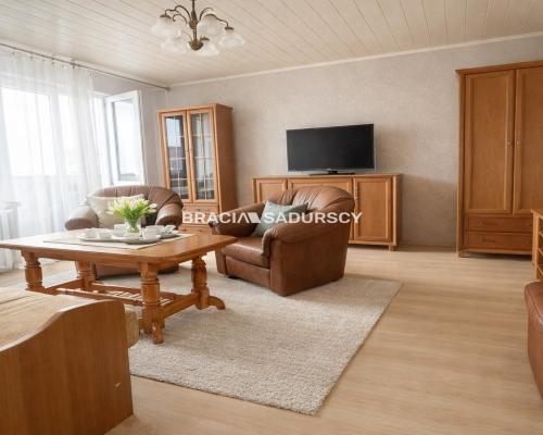 Os. Piastów - 3 pokoje z balkonem