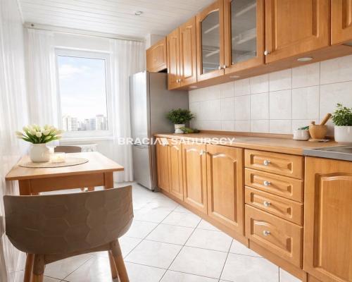 Os. Piastów - 3 pokoje z balkonem