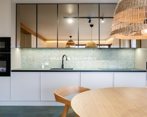 3 pokojowe, 62 m 2 , Kalwaria Zebrzydowska na zamkniętym osiedlu, plus dwa miejsca parkingowe.                  Nieruchomo