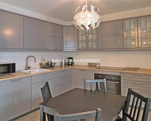 Zakopane - nowoczesne 2 pokoje 53 m² z balkonem, widokiem i SPA w budynku!    Oferujemy nowoczesne, stylowe  2-pokojowe