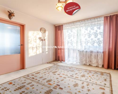 Kraków, Nowa Huta - Osiedle Krakowiaków  Na sprzedaż mieszkanie położone na 10. piętrze jedenastopiętrowego budy