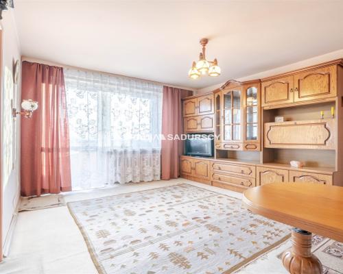 Kraków, Nowa Huta - Osiedle Krakowiaków  Na sprzedaż mieszkanie położone na 10. piętrze jedenastopiętrowego budy