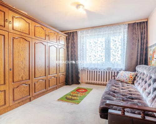 Kraków, Nowa Huta - Osiedle Krakowiaków  Na sprzedaż mieszkanie położone na 10. piętrze jedenastopiętrowego budy