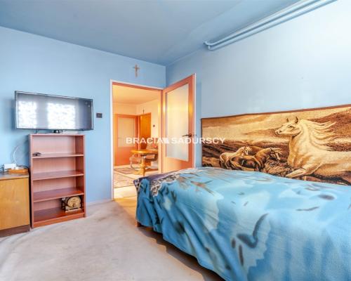 Kraków, Nowa Huta - Osiedle Krakowiaków  Na sprzedaż mieszkanie położone na 10. piętrze jedenastopiętrowego budy