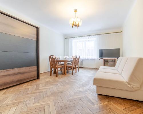 2-pokojowe z osobną kuchnią.