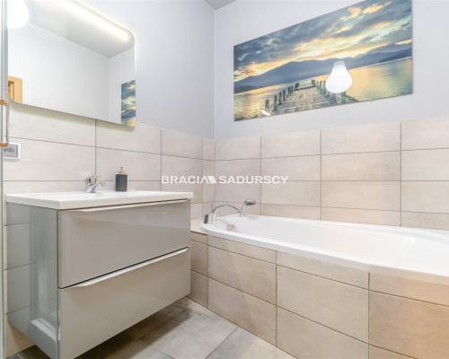 Bieżan&oacute;w - Prokocim 3-pokojowe mieszkanie 57 m&sup2; z 2 DUŻYMI TARASAMI !   
 
Na sprzedaż komfortowe, trzypokojowe mie