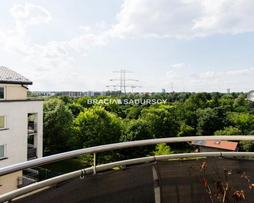 Płasz&oacute;w, ul. Saska - 6 pokojowe o powierzchni 106 m&sup2;. 

 Dwupoziomowe, 6-pokojowe mieszkanie o łącznej powierzchni